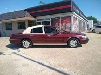 2003 Lincoln Town Car for sale  photo 3