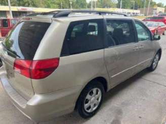 2004 Toyota Sienna LE for sale  photo 2
